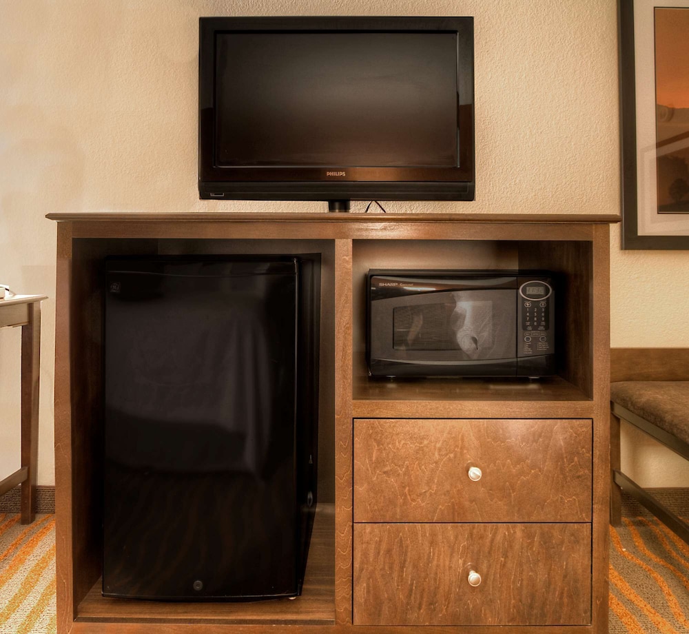 Hampton Inn Russellville - photo 21