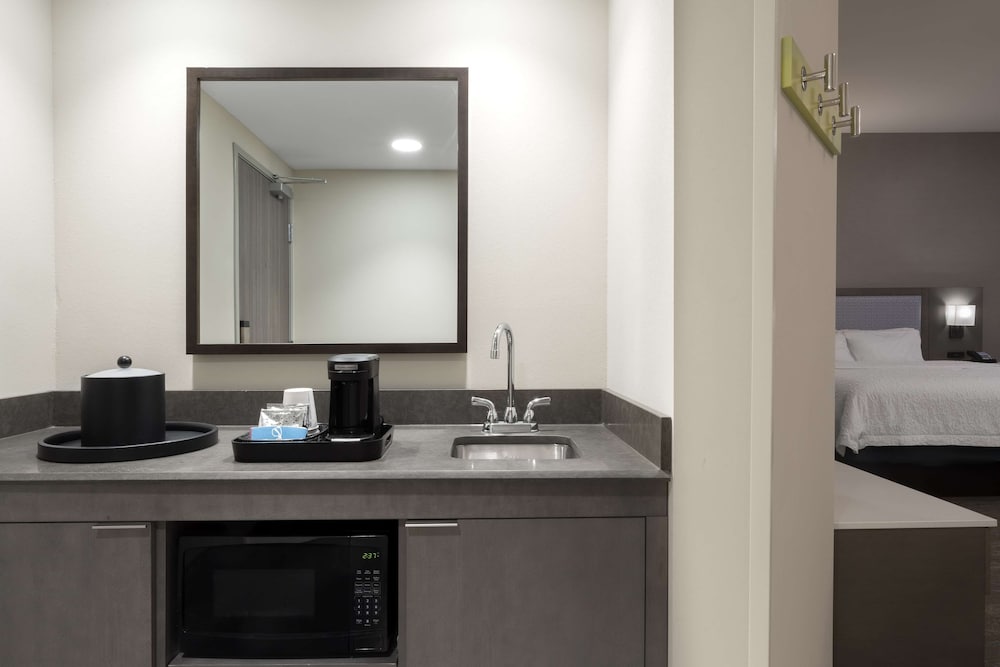Hampton Inn & Suites St. Charles Old Town Area - photo 6