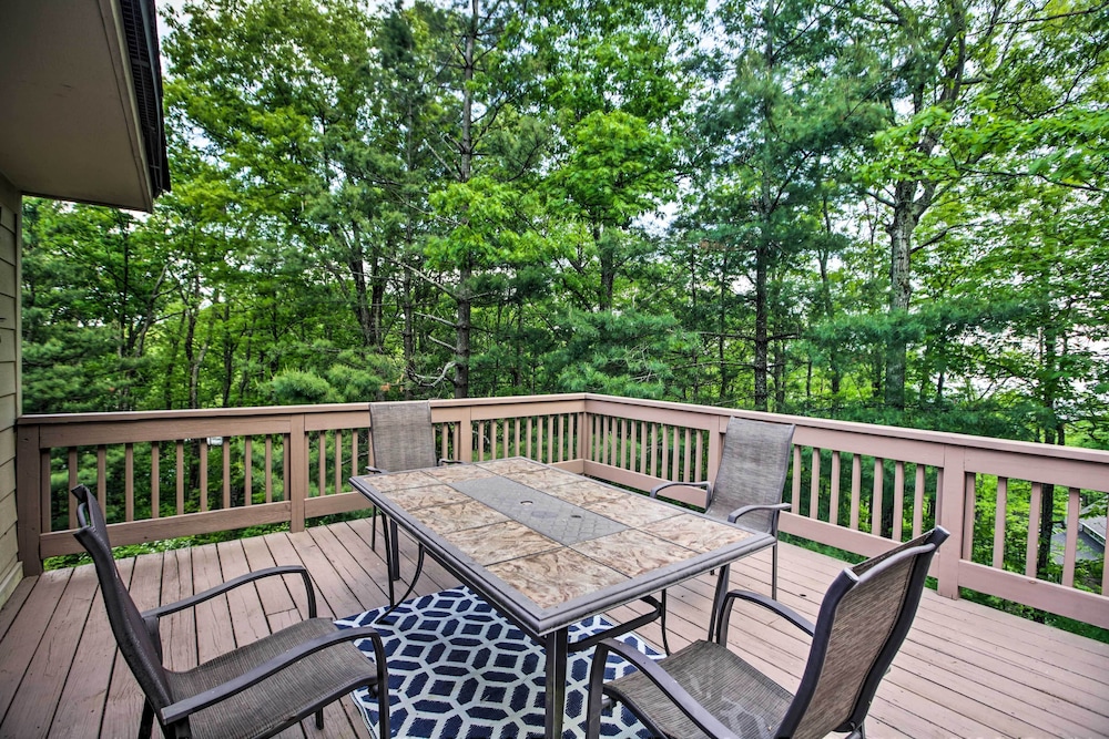 Cozy Wintergreen Resort Condo Walk To Ski Lifts — hotel in Roseland