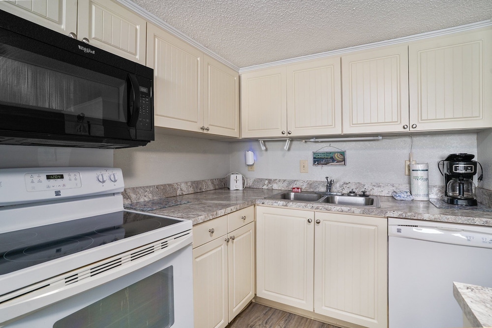 0402 Waters Edge Resort condo - photo 8
