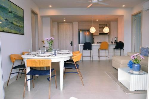 Lujoso Penthouse Vista al Mar Playa Privada — 4-Star Luxury Hotel in Cartagena, Colombia