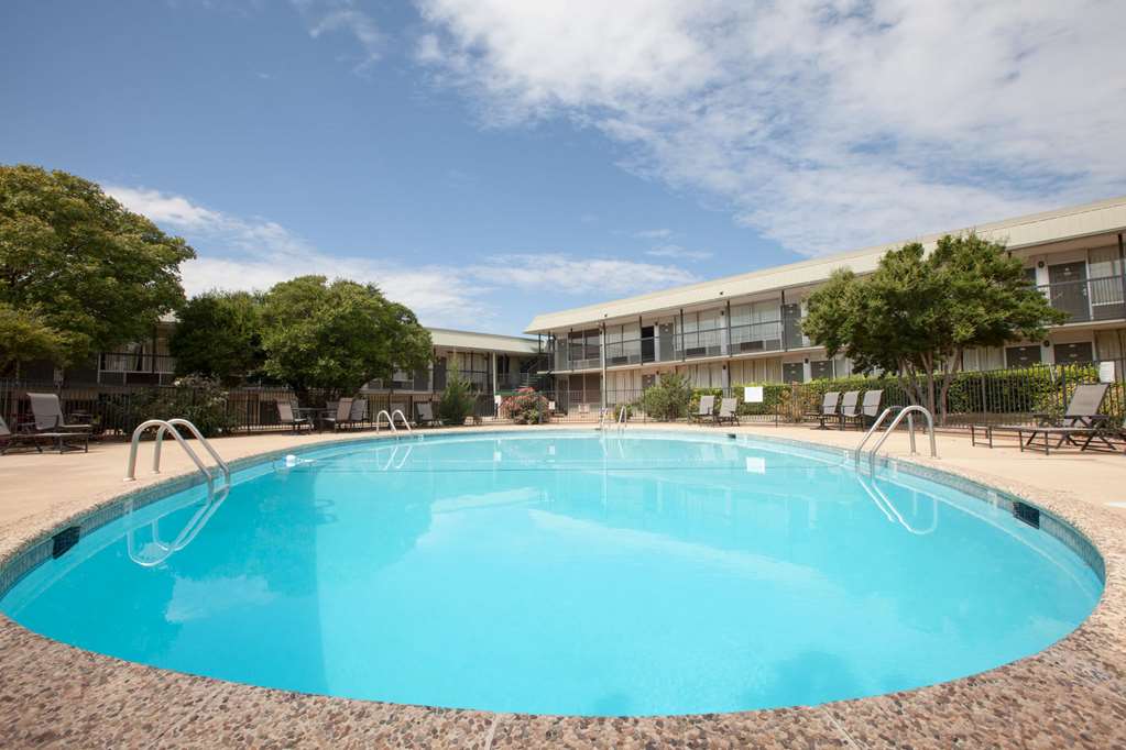 Days Inn by Wyndham Clinton - photo 6