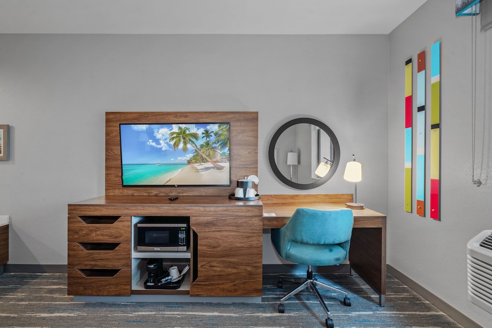 Hampton Inn by Hilton Morro Bay - photo 13