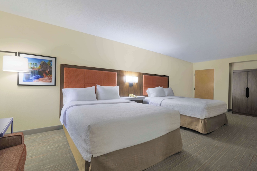 Hampton Inn Raleigh Garner - photo 12
