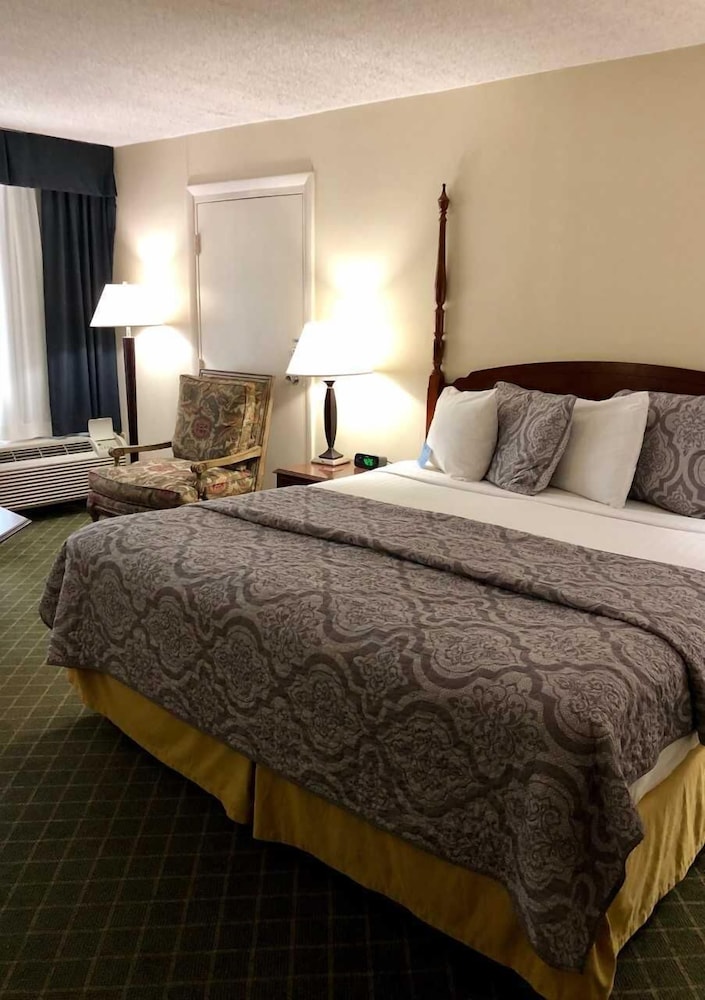 Chapel Hill University Inn - photo 23