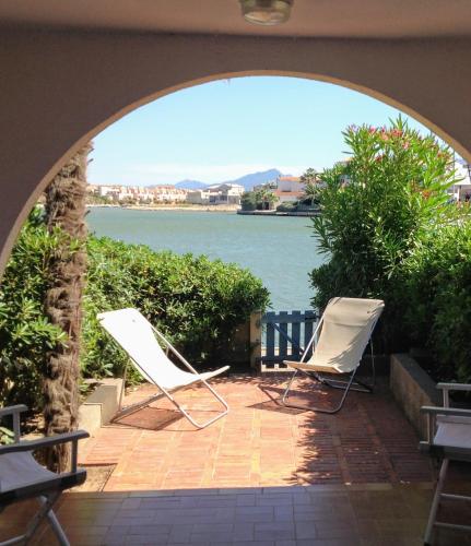 Marina sur presqu île des Capellans 6 couchages in Saint-Cyprien, France