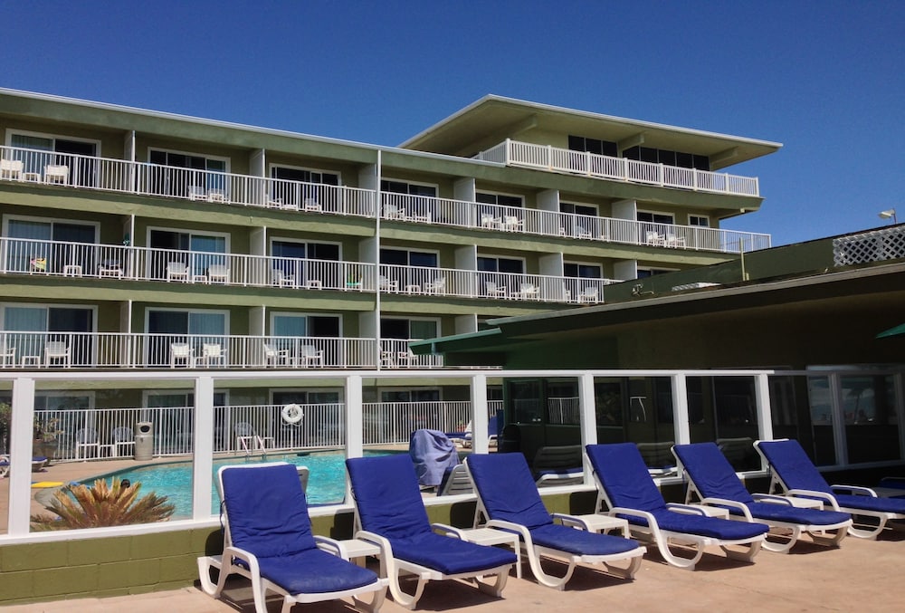 Surfer Beach Hotel - photo 11
