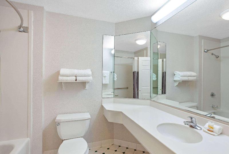 La Quinta Inn & Suites Houston Galleria Area - photo 15