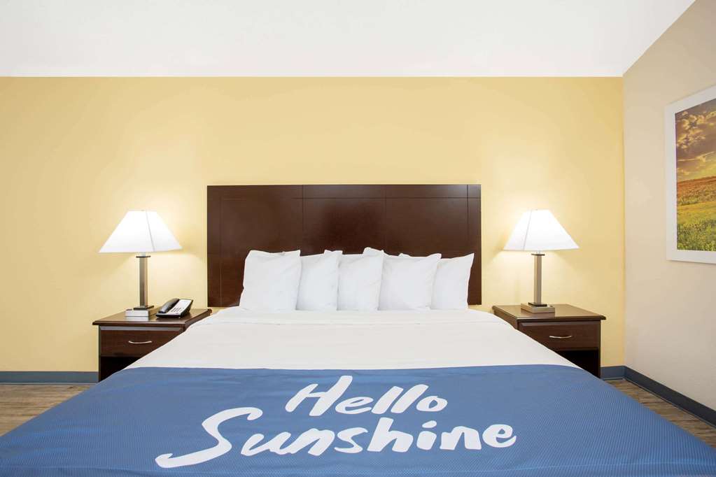 Days Inn by Wyndham Lake City - photo 16