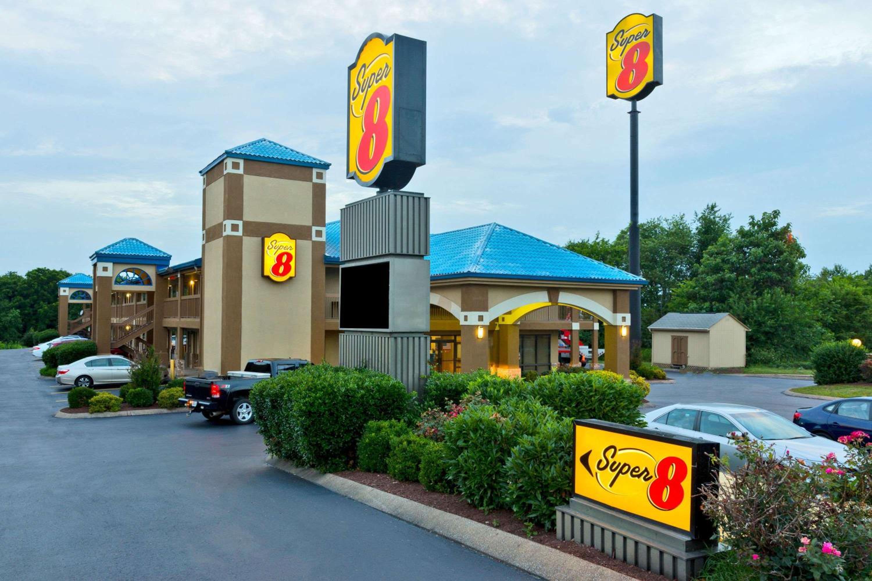 Super 8 by Wyndham Franklin Hwy 31 - photo 25