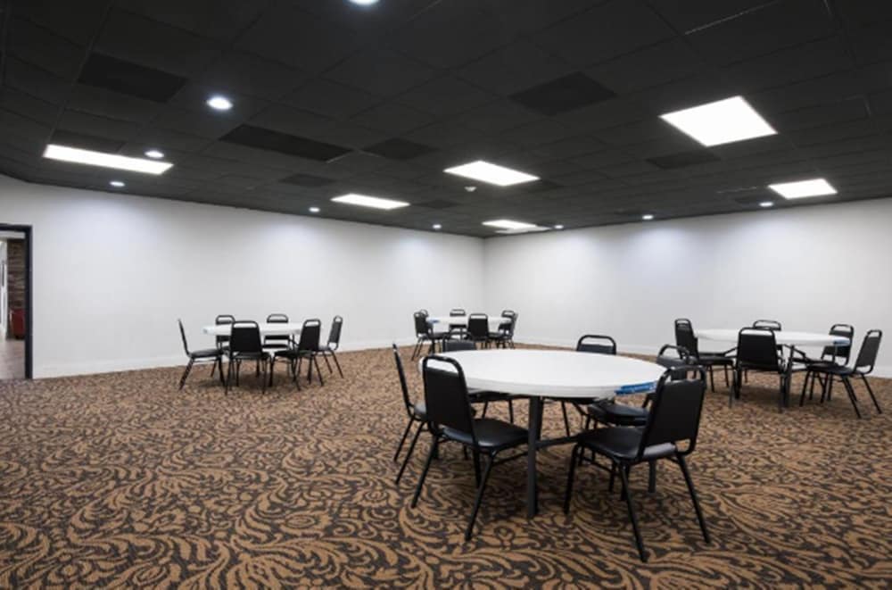 Horizon Inn & Suites - photo 12