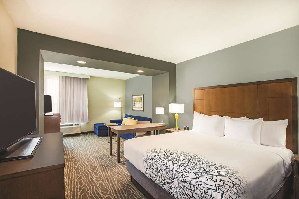 La Quinta Inn & Suites by Wyndham Wichita Northeast - photo 20