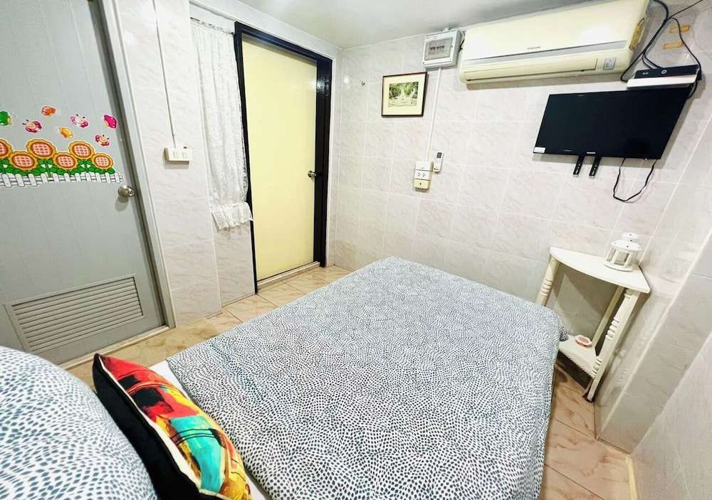 Ree House@Soi Cowboy Asoke Bts Mrt