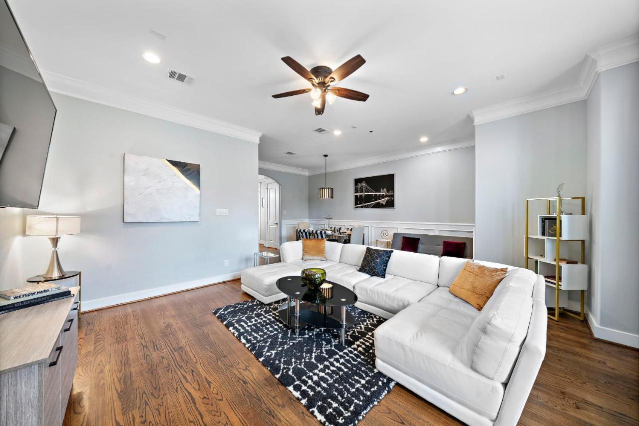 Near Heights DT Montrose Washington BBQ WiFi in Houston, United States