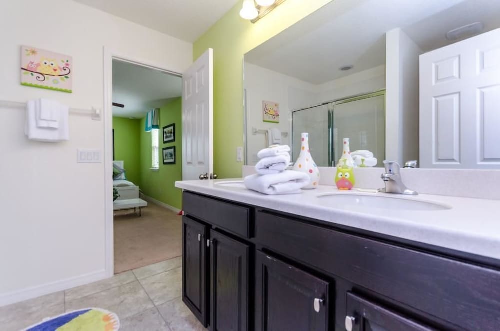 Fantastic 7 Bed 6 Bath Spa Pool Highend - photo 17