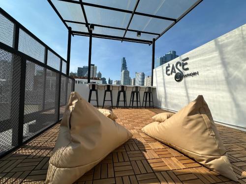 Ease at Sathorn Hostel and Coworking Space