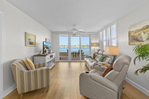 Waterfront Bliss at Bahia Vista 15 Stunning Bay Views — hotel in Tierra Verde