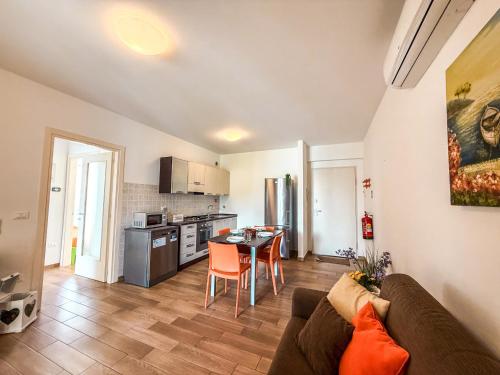 Appartamento Indie Fronte Mare Rif A782 — 4-Star Luxury Hotel in Cupra Marittima, Italy