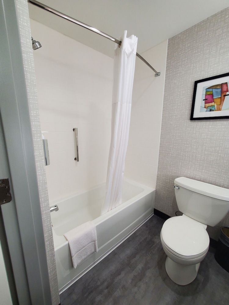 Hampton Inn Olathe - photo 26