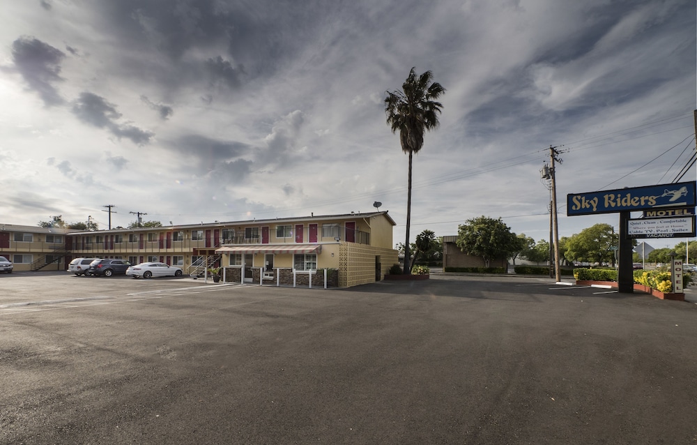 Sky Riders Motel - photo 20