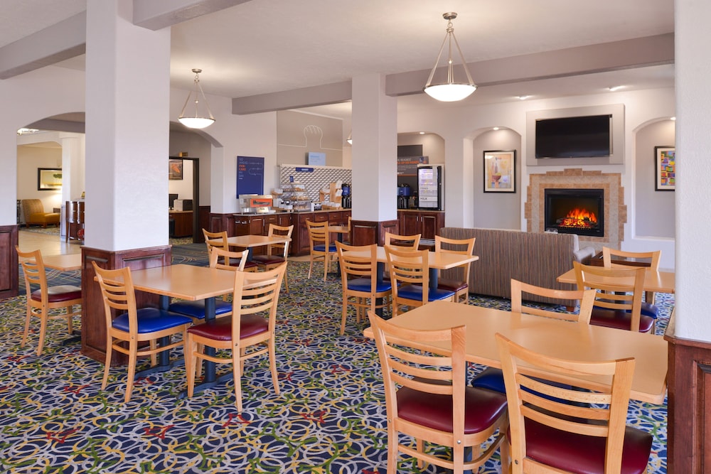 Holiday Inn Express & Suites Alamosa by IHG - photo 28