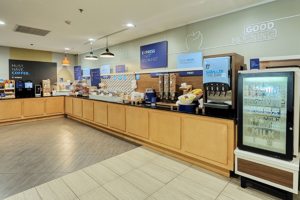 Holiday Inn Express Hotel & Suites Batavia Darien Lake by IHG - photo 29