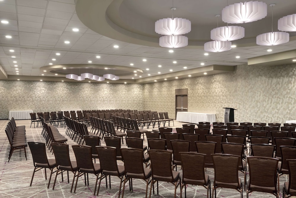 DoubleTree by Hilton St. Paul East - photo 42
