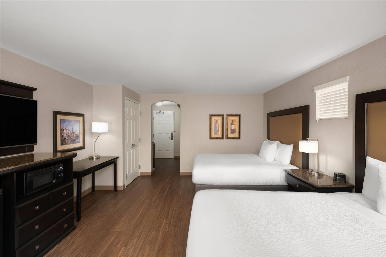 La Quinta Inn & Suites by Wyndham Paso Robles - photo 41
