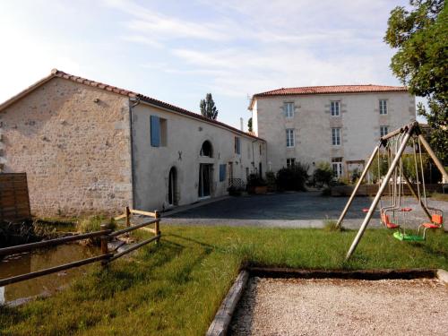 Gîte Familial Les Palmiers — hotel in Gemozac