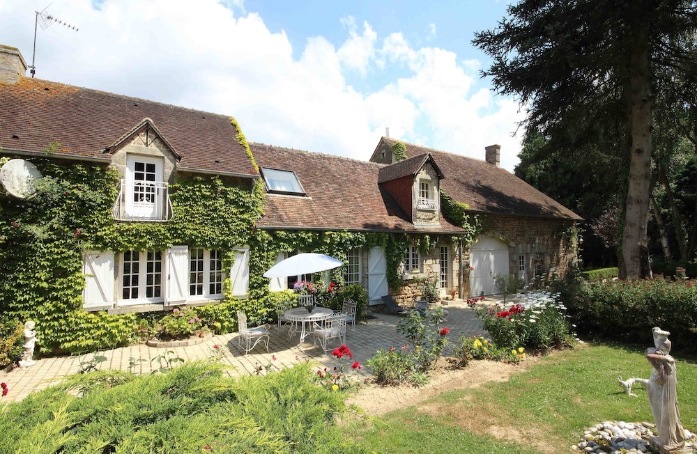 Le Haut Montrayé - carbon neutral hotel in Pace