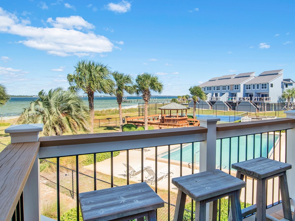 San Deluna #6 by Southern Vacation Rentals — 4-Star Luxury Hotel in Gulf Breeze, United States