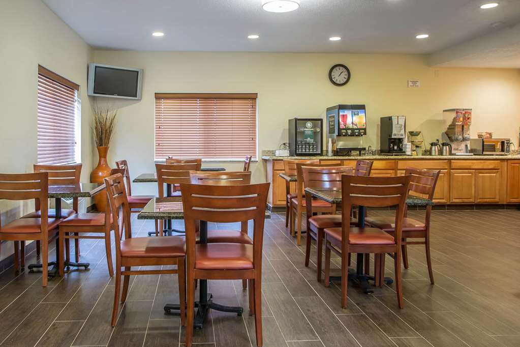 Quality Inn & Suites Bloomington I 55 and I 74 - photo 40
