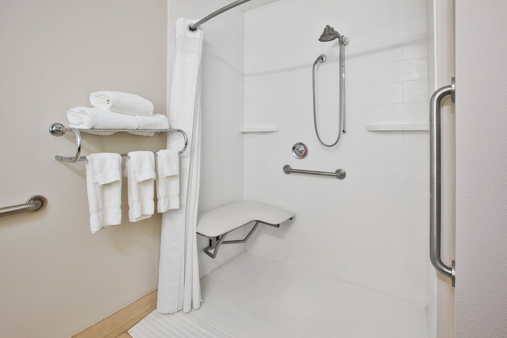 Holiday Inn Express & Suites Milford by IHG - photo 21