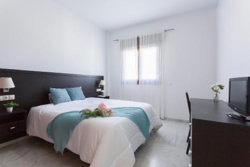 Aticos Lux Sevilla Piscina Parking — hotel in Bormujos