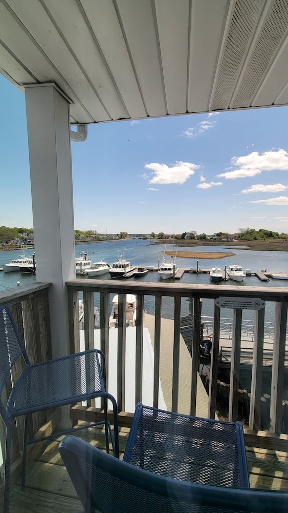 The Hotel at Cape Ann Marina - photo 16