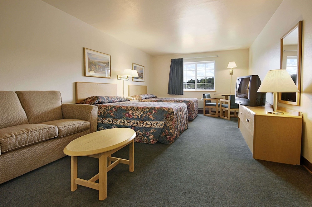 Super 8 by Wyndham Ava - photo 10