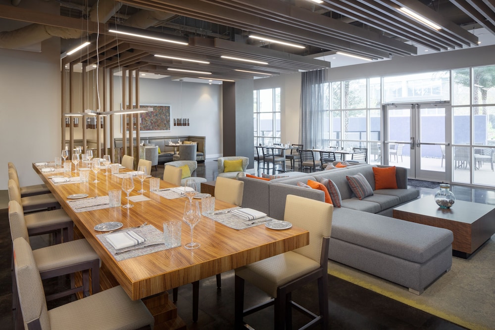 Hotel Indigo Gainesville Celebration Pointe by IHG - photo 19