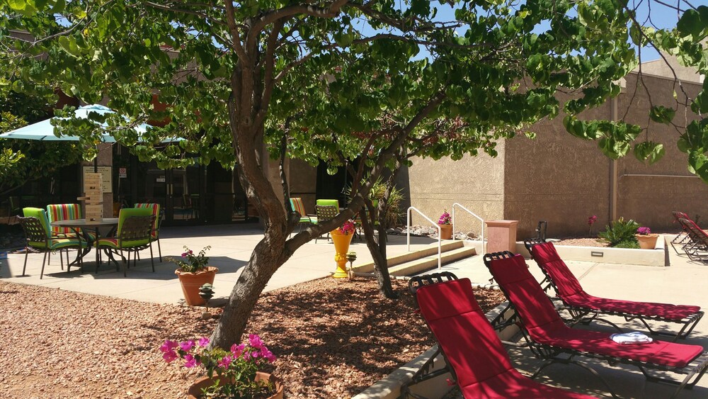 Windemere Hotel & Conference - photo 36