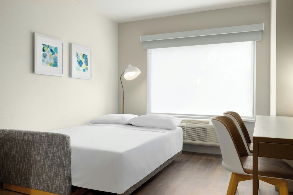 TownePlace Suites by Marriott Charlotte LoSo Airport - photo 4
