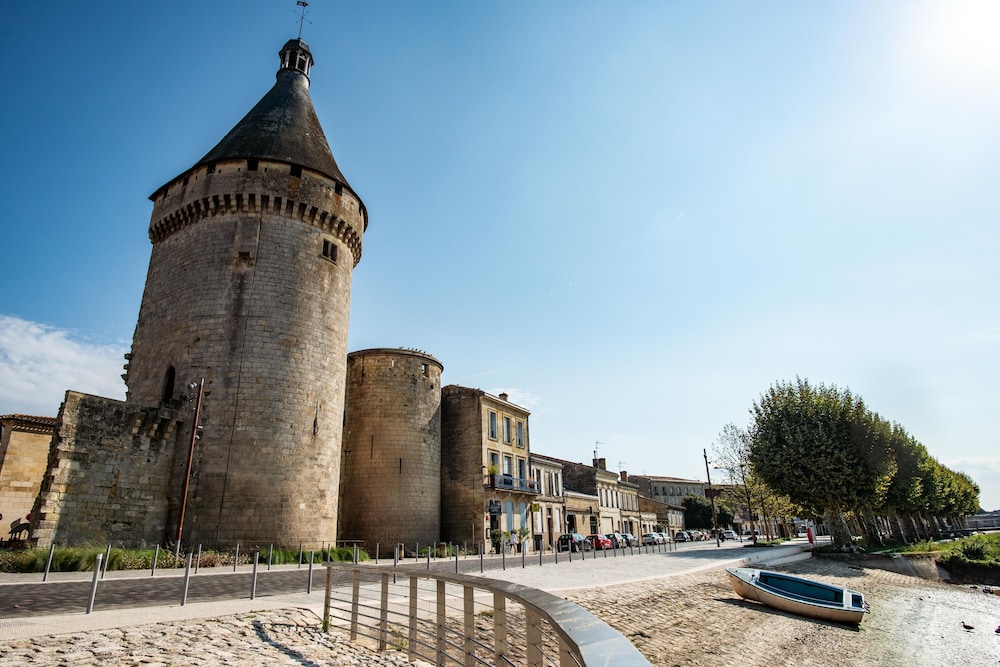 Hôtel De La Tour À Libourne - carbon neutral hotel in Libourne