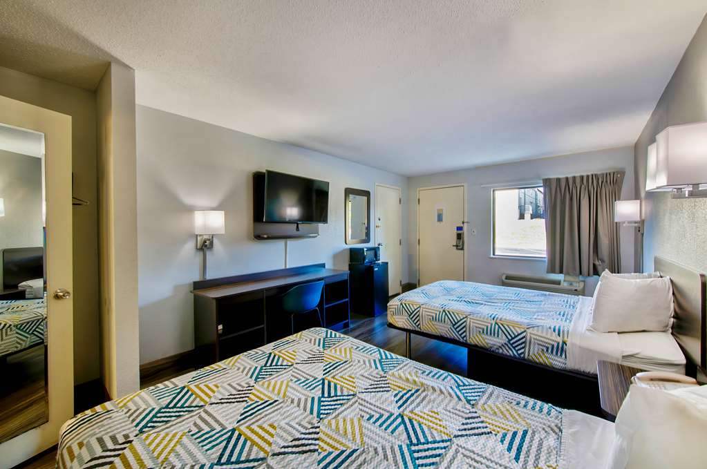Motel6 Birmingham AL Medical Center - photo 13