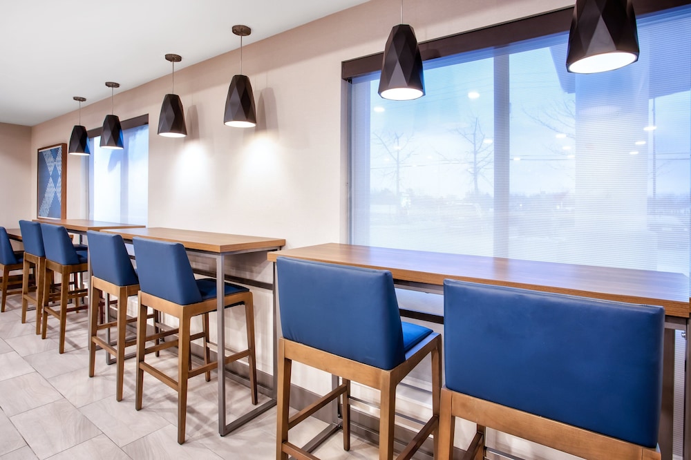Holiday Inn Express Hotel & Suites Belleville by IHG - photo 62