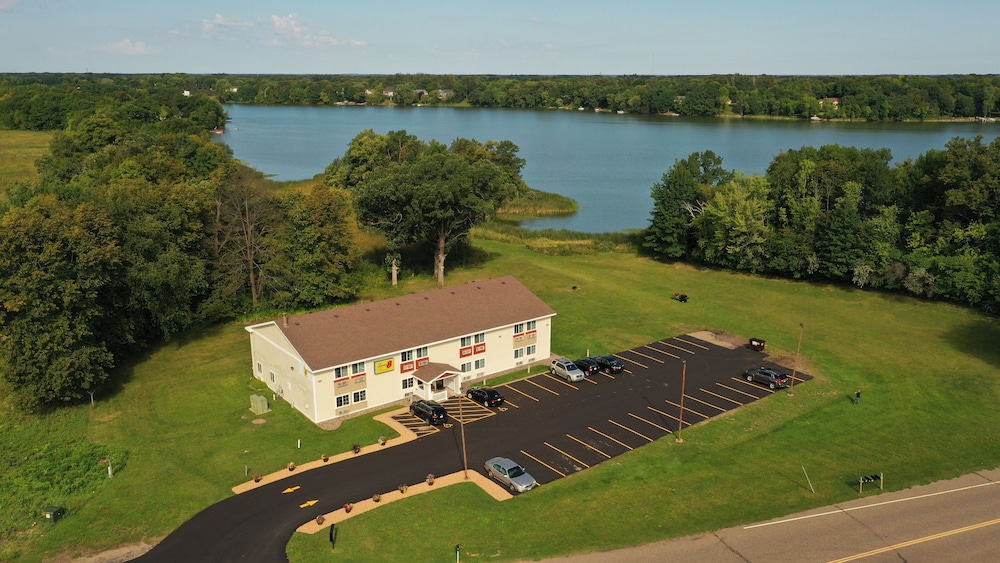 Super 8 by Wyndham Chisago City - photo 42