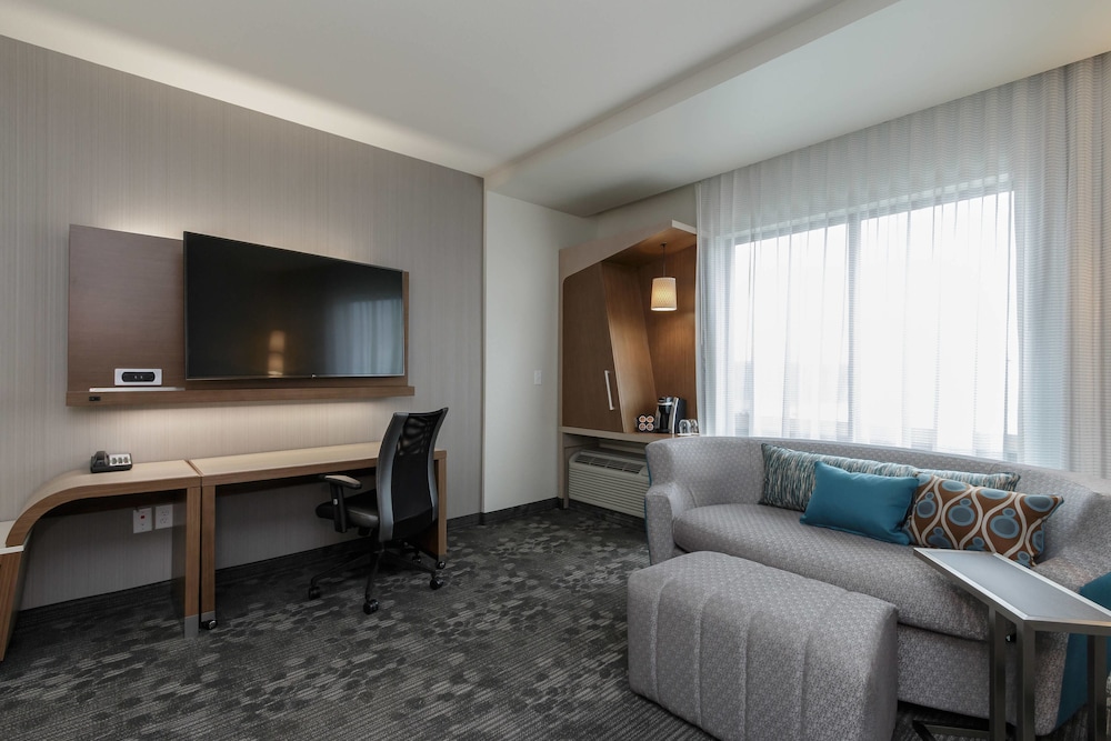 Courtyard by Marriott South Bend Downtown - photo 10