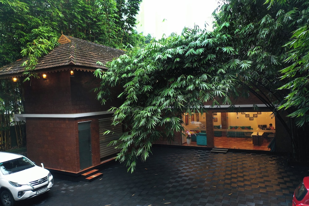 Athirapilly Green Trees — hotel in Irinjalakuda
