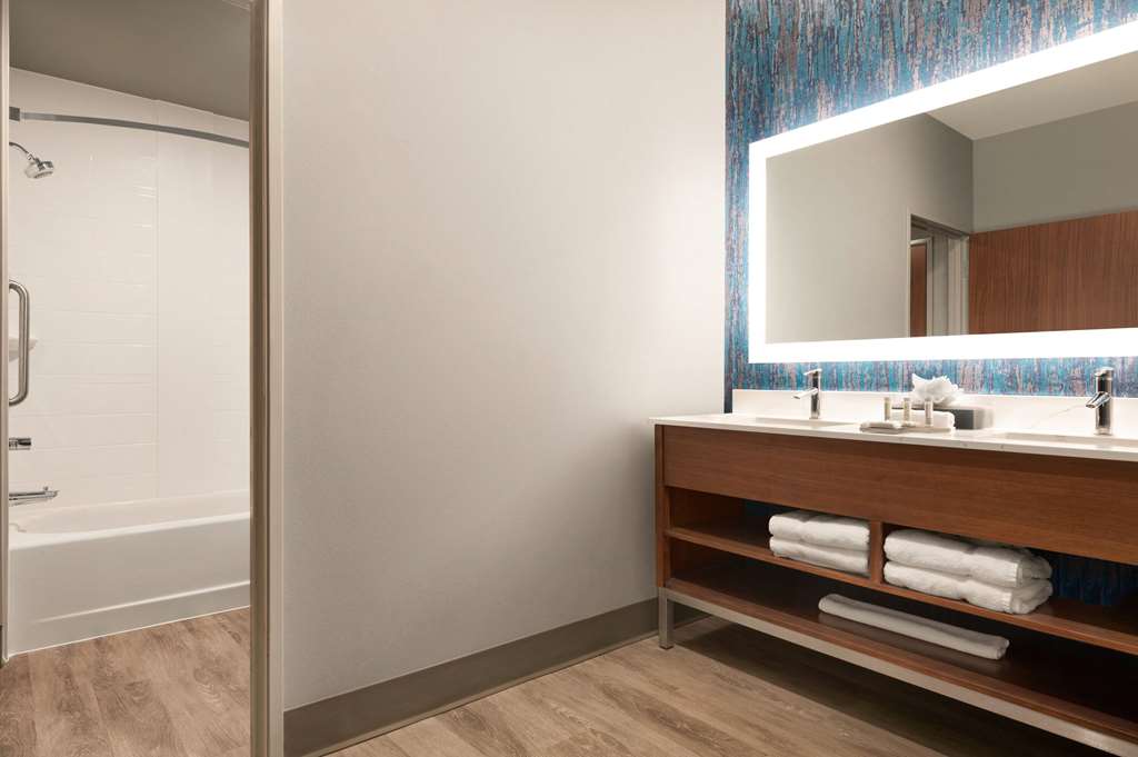 La Quinta Inn & Suites by Wyndham Marysville - photo 23