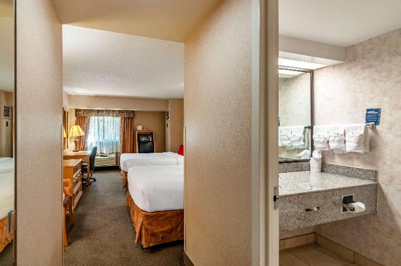 Red Lion Hotel Rosslyn Iwo Jima - photo 70