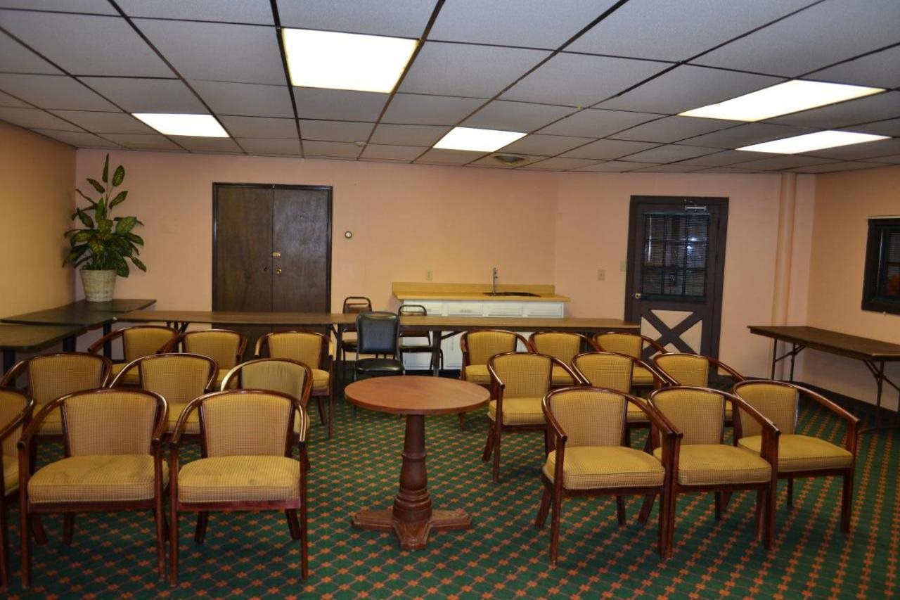 Travelodge Inn and Suites Muscatine - photo 9