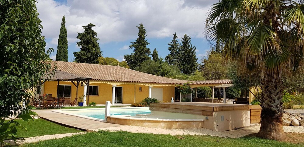 Villa Chemin Rural 60 — 4-Star Luxury Hotel in Beziers, France