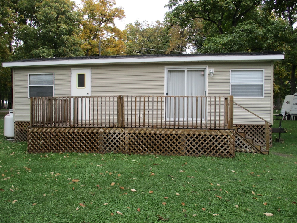 Willowood RV Resort — hotel in Amherstburg